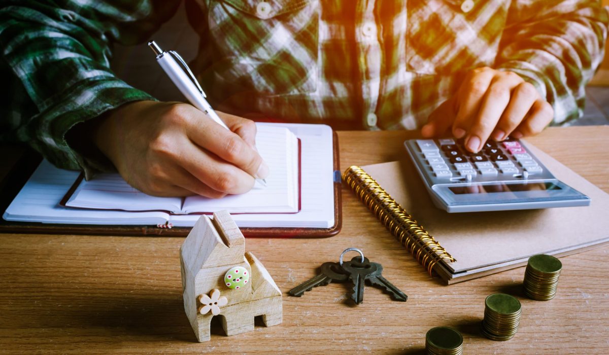 hands-working-with-office-items (1)